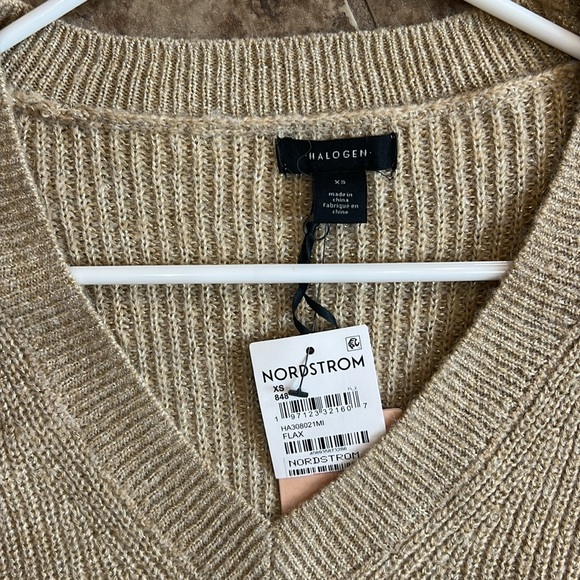 👀NWT Halogen Sweater size xs Perfect for Winter☃️☃️ - Picture 2 of 4